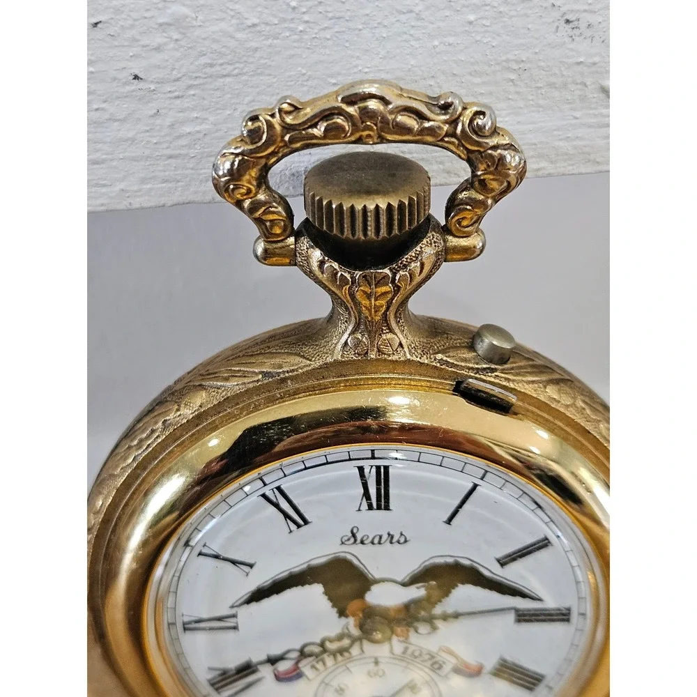 RARE VTG Sears Bicentennial Pocket Watch Washington Crossing Delaware Gold Tone